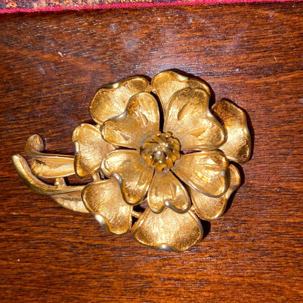 Vintage CoroCraft Gold Tone Flower Brooch